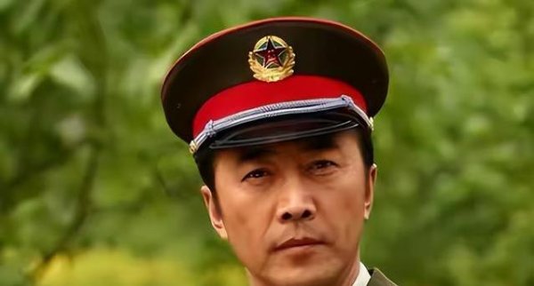 牛小散 63岁演硬汉，家却空荡荡，郑晓宁为戏痴迷值不值？